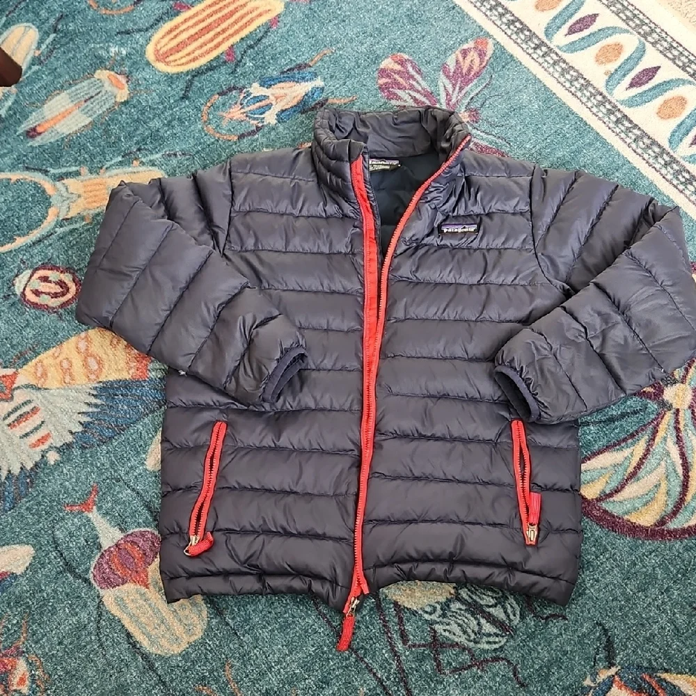 Patagonia Dark Blue Jacket with Red Zippers - Picture 7 of 7